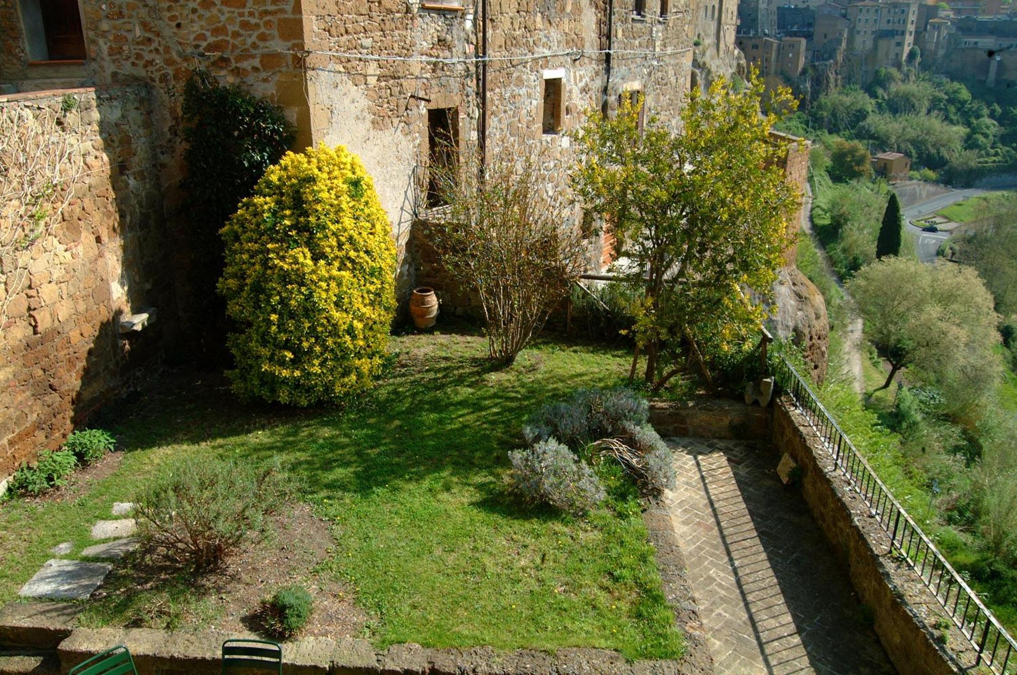 Bed and Breakfast Un Giardino Nel Tufo Pitigliano Exterior foto