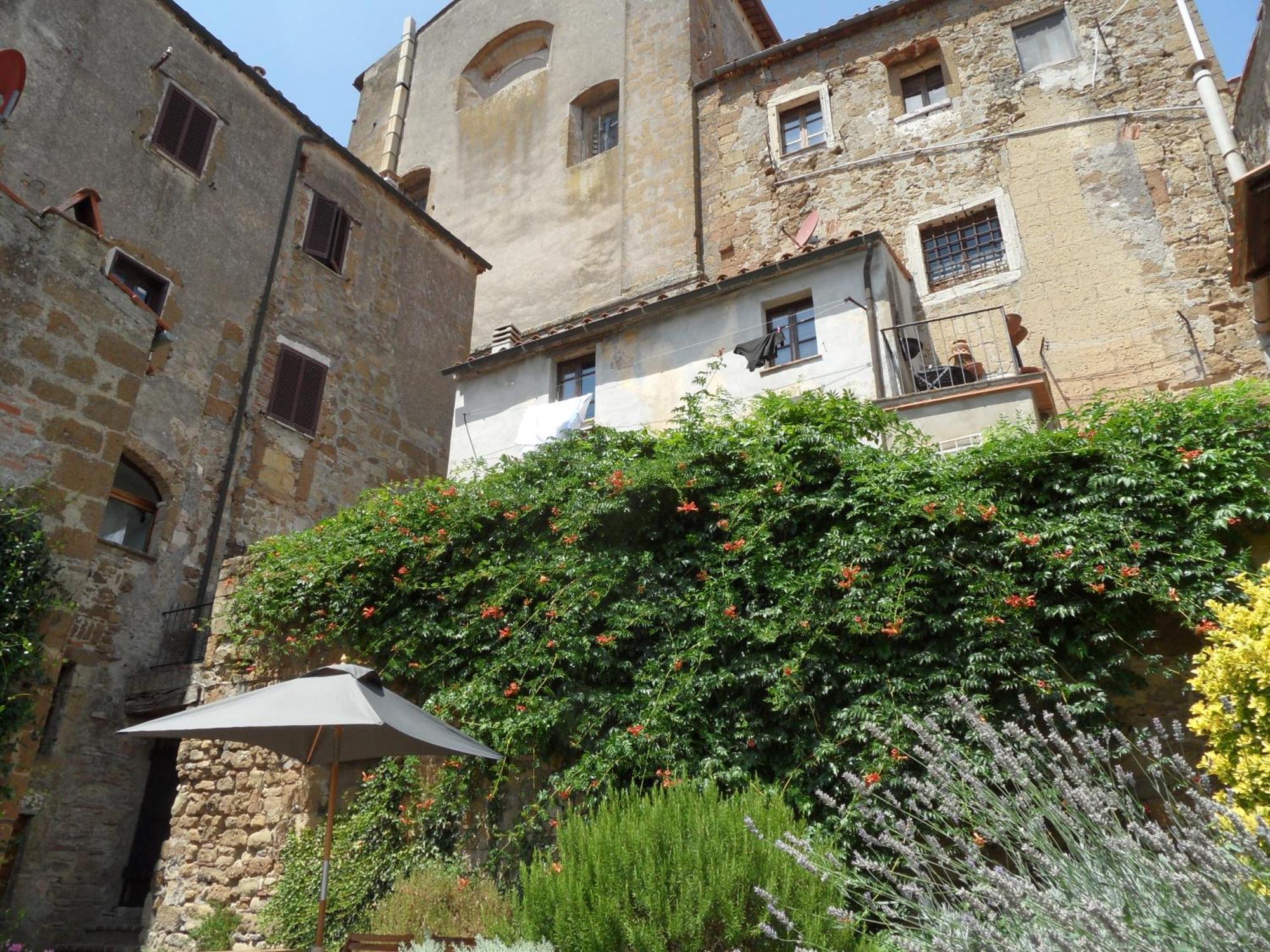 Bed and Breakfast Un Giardino Nel Tufo Pitigliano Exterior foto