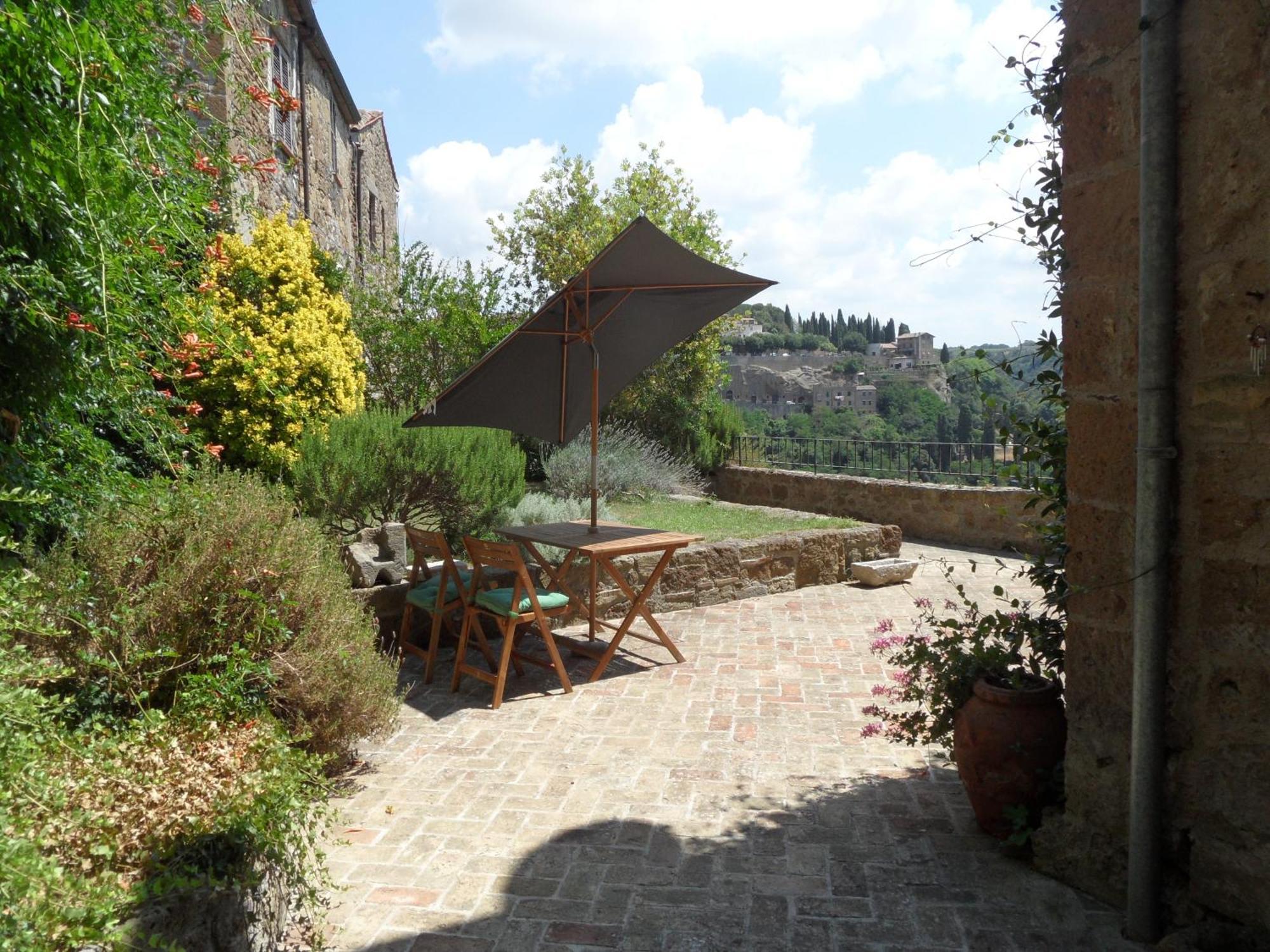 Bed and Breakfast Un Giardino Nel Tufo Pitigliano Exterior foto